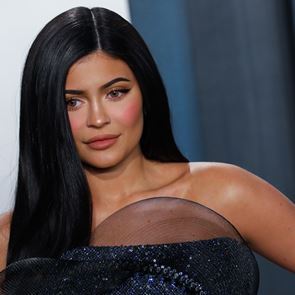 Кайли Дженър посреща 23-тия си рожден ден с нова прическа