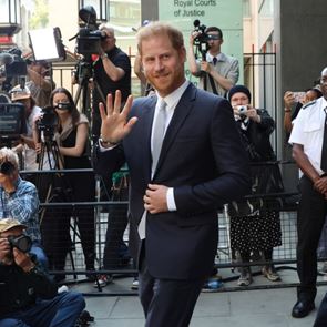 Принц &lt;em>Хари&lt;/em> за слуховете, че Чарлз III не му е баща