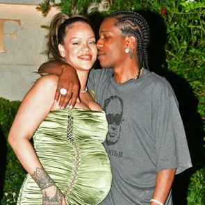 Риана е родила момче