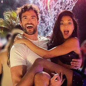 Романтичната Нова година на &lt;em>Никол&lt;/em> &lt;em>Шерцингер&lt;/em> и Том Еванс