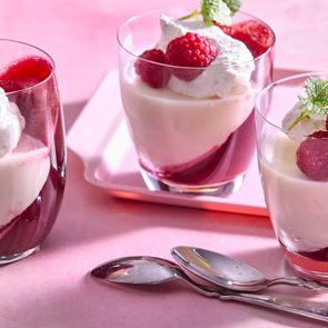 Панакота с малиново желе