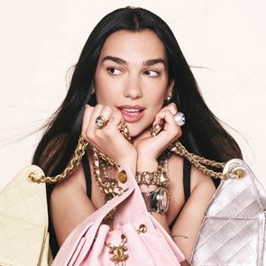 <em>Дуа</em> <em>Липа</em> е новото лице на CHANEL 25 в зашеметяваща кампания