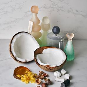 С грижа за природата - елегантни шишенца от сапун, вместо от пластмаса