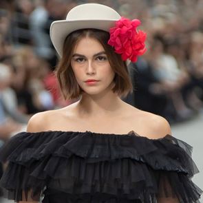 <em>Кая</em> <em>Гербер</em>, страховита и зловеща в новия сезон на AHS