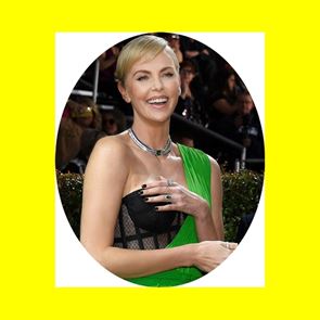 Лудостите на звездите: Защо Чарлийз Терон не гледа детегледачката в очите