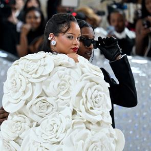 Всички звезди, които минаха по червения килим на Met Gala