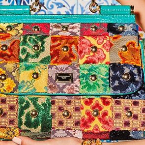 Dolce & Gabbana посрещат пролетта с взрив от цветове и принтове