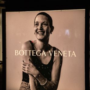 Главният изпълнителен директор на <em>Bottega</em> <em>Veneta</em> напуска и поема ръководството на Moncler