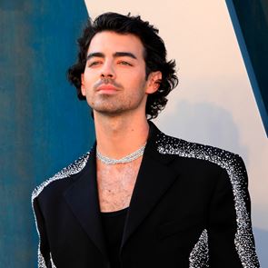 &lt;em>Джо&lt;/em> &lt;em>Джонас&lt;/em> е откровен за процедурите по лицето си