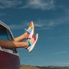 Аdidas пусна спортни обувки в чест на 50-годишнината от фестивала Уудсток