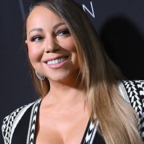 Братът и сестрата на <em>Марая</em> <em>Кери</em> я изправят срещу съда