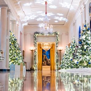 Вижте впечатляващата коледна украса в Белия дом