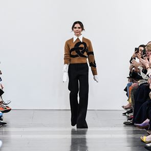 Виктория Бекъм намалява цената на моделите си с 40