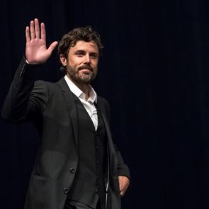 Да си представим свят без никакви жени....в новия филм на Кейси Афлек! [Трейлър