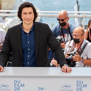 Адам Драйвър ще разкаже историята на Енцо Ферари