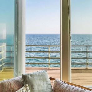 "Т" като Тайра Банкс, "Т" като тихоокеанско имение