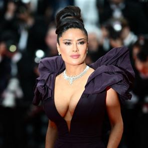 Ay, caramba! &lt;em>Салма&lt;/em> &lt;em>Хайек&lt;/em> с горещи кадри по бански