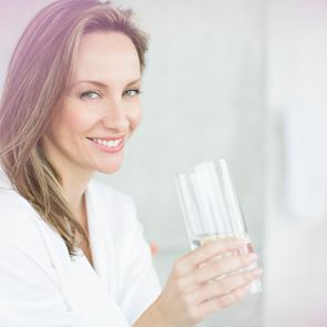 Колко &lt;em>вода&lt;/em> наистина трябва да пием?