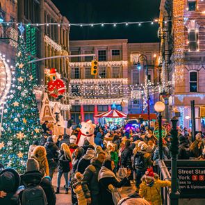 Най-големият коледен шоу-парк в България