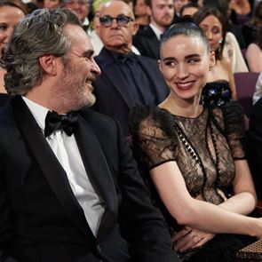 Хоакин Финикс и &lt;em>Руни&lt;/em> &lt;em>Мара&lt;/em> говорят за живота си като родители