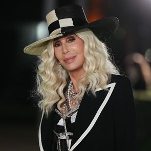 Никога няма да видим Шер с побеляла коса