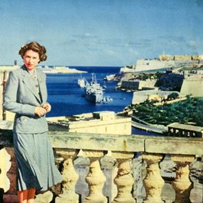 FOR SALE: Вилата на кралицата