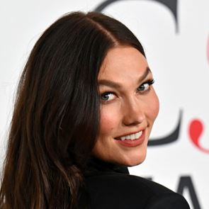 &lt;em>Карли&lt;/em> &lt;em>Клос&lt;/em> си купи култово модно списание