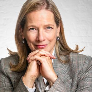 Дейна Томас: Зад кулисите на модната индустрия