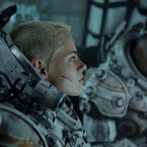 &lt;em>Кристен&lt;/em> &lt;em>Стюарт&lt;/em> и Венсан Касел под вода: мисията е да оцелееш!