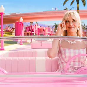 &quot;&lt;em>Барби&lt;/em>&quot; доминира световния боксофис с $337 млн.