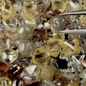 Диамантите са най-добрите <em>приятели</em> на жените, но какво не знаем за тях?