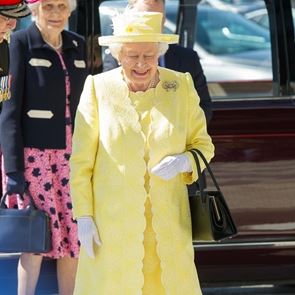 Не, кралица Елизабет II не планира абдикация