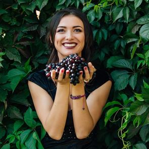 Чаша червено вино? Да, за кожата