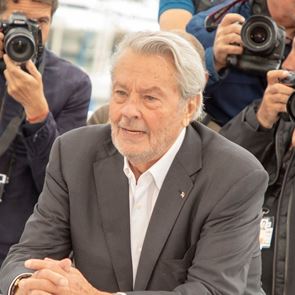 Съдят децата на &lt;em>Ален&lt;/em> &lt;em>Делон&lt;/em> за клевета, насилие и кражба