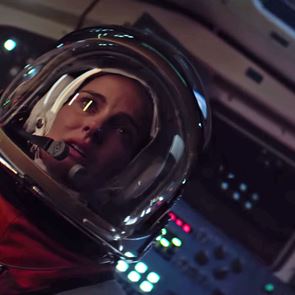 <em>Натали</em> <em>Портман</em> до космоса и обратно: трейлър на филма „Бледосиня точка"