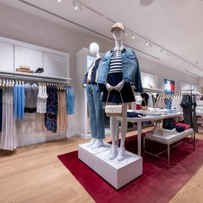 Tommy Hilfiger отбеляза 10 години в България с обновен магазин в София