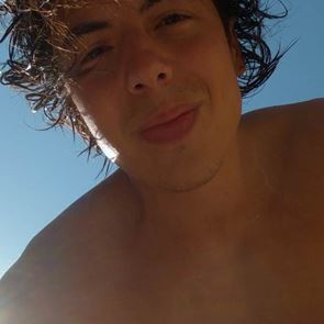 Тино бутилира лятото в песен