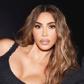 Ким Кардашиян раздава 500 000 долара на фенове за Коледа