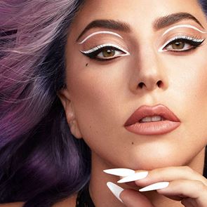 &lt;em>Лейди&lt;/em> &lt;em>Гага&lt;/em> впечатли с нов цвят на косата, а посланието зад него...