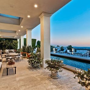 Можете да бъдете съседи на Лиса Кудроу и Кайли Дженър... срещу 20 милиона долара