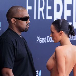 Кание Уест и Бианка Ченсори скандализираха червения килим на Грамитата