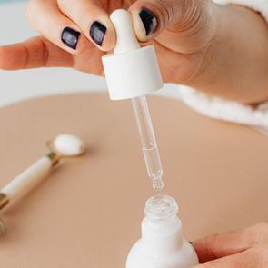 La Roche-Posay посреща лятото с два нови серума