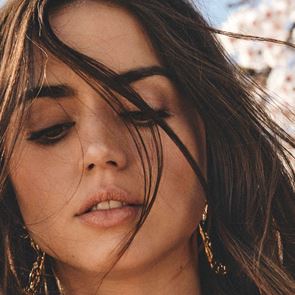 Beauty тайните на Ана де Армас включват мед и бира