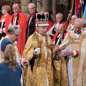 Чарлз III положи клетва като новия крал на Великобритания