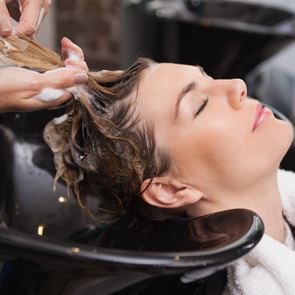 Eто колко често (наистина!) трябва да миете косата си