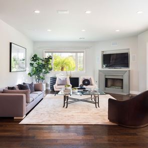 На гости в калифорнийското имение на &lt;em>Кейти&lt;/em> &lt;em>Холмс&lt;/em>