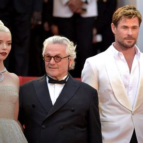 Крис Хемсуърт и Аня Тейлър-Джой със 7-минутни овации в Кан