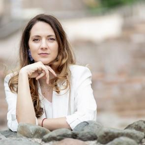 Писателката Костадина Костова: Историята, която избираме да разкажем