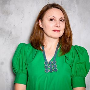 Искра Джанабетска: Обичам да откривателствам в океана на детската литература