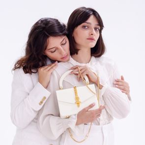 В едър план: снежнобялата чанта Sylvie от &lt;em>Gucci&lt;/em>